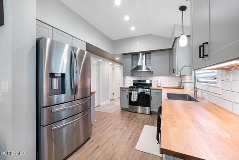 Tiny photo for 5150 Yorkshire Drive, Toledo, OH 43615 (MLS # 10010875)