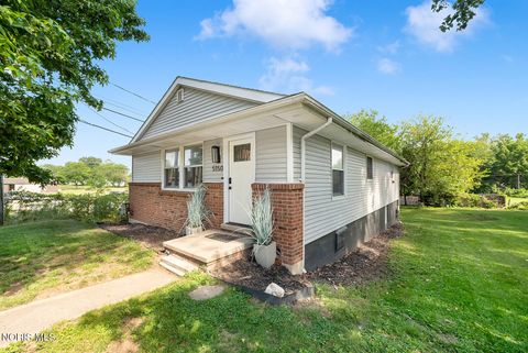 Tiny photo for 5150 Yorkshire Drive, Toledo, OH 43615 (MLS # 10010875)