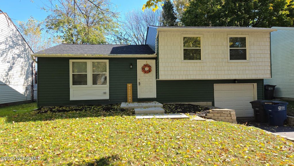 Photo for 433 La Jolla Drive, Toledo, OH 43615 (MLS # 10000681)