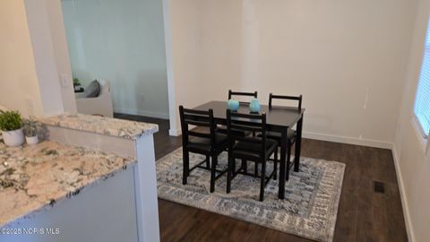 Tiny photo for 433 La Jolla Drive, Toledo, OH 43615 (MLS # 10000681)