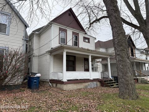 Photo of 826 Greenwood Avenue, Toledo, OH 43605 (MLS # 10001660)