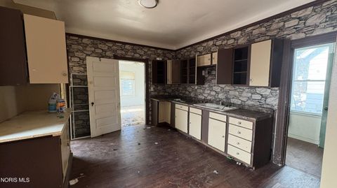 Tiny photo for 2023 Woodford Street, Toledo, OH 43605 (MLS # 10005394)