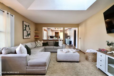 Tiny photo for 7070 Country Creek Road, Maumee, OH 43537 (MLS # 10002398)