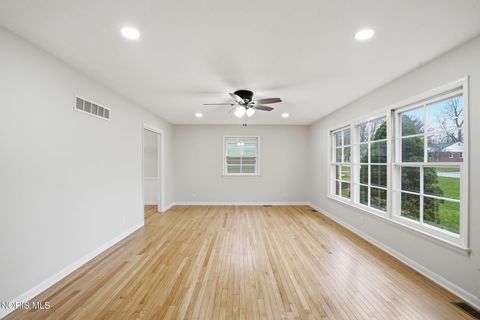 Tiny photo for 207 E Yates Avenue, Findlay, OH 45840 (MLS # 10005007)