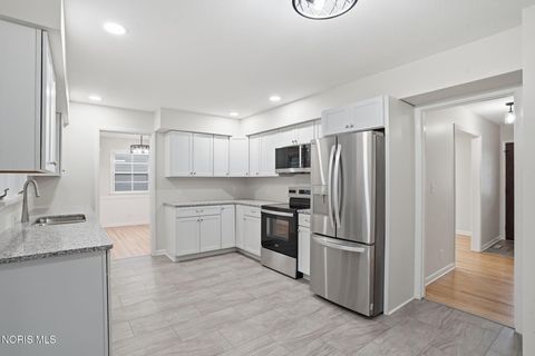 Tiny photo for 207 E Yates Avenue, Findlay, OH 45840 (MLS # 10005007)