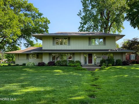 Photo of 4816 Carskaddon Avenue, Toledo, OH 43615 (MLS # 10008048)