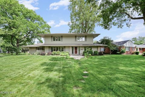 Photo of 4816 Carskaddon Avenue, Toledo, OH 43615 (MLS # 10008048)