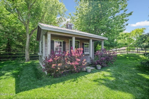 Tiny photo for 7935 Rockridge Drive, Maumee, OH 43537 (MLS # 10008762)