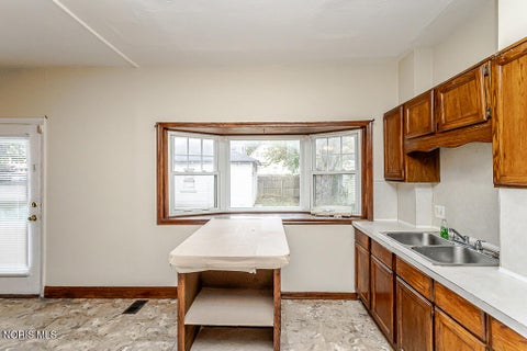 Tiny photo for 625 Nicholas Street, Toledo, OH 43609 (MLS # 10014846)