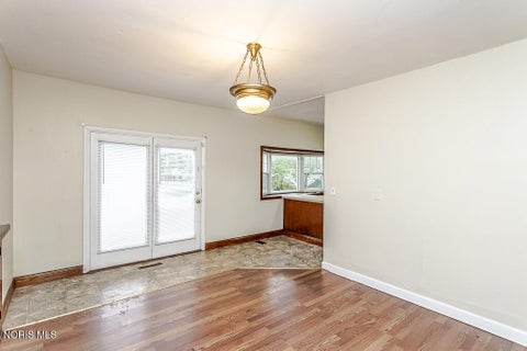 Tiny photo for 625 Nicholas Street, Toledo, OH 43609 (MLS # 10014846)
