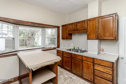 Tiny photo for 625 Nicholas Street, Toledo, OH 43609 (MLS # 10014846)