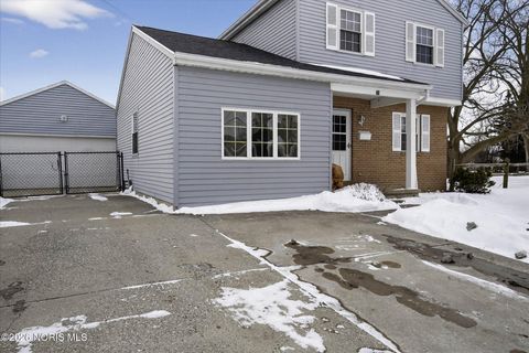 Tiny photo for 35 Santus Drive, Rossford, OH 43460 (MLS # 10003816)