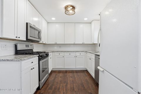 Tiny photo for 421 Clifton Avenue, Findlay, OH 45840 (MLS # 10003821)