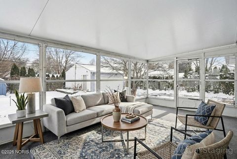 Tiny photo for 421 Clifton Avenue, Findlay, OH 45840 (MLS # 10003821)