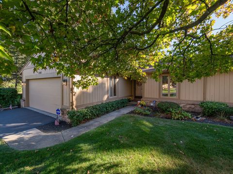 Tiny photo for 2340 Parliament Square, Toledo, OH 43617 (MLS # 10000072)