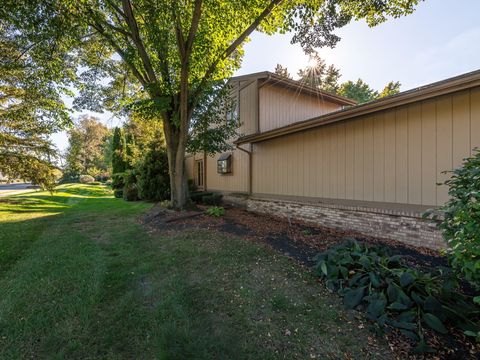 Tiny photo for 2340 Parliament Square, Toledo, OH 43617 (MLS # 10000072)