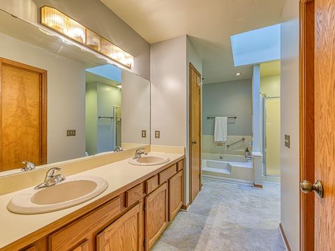 Tiny photo for 2340 Parliament Square, Toledo, OH 43617 (MLS # 10000072)