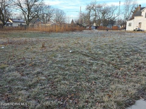 Tiny photo for 647 Woodland Avenue, Toledo, OH 43604 (MLS # 10002855)