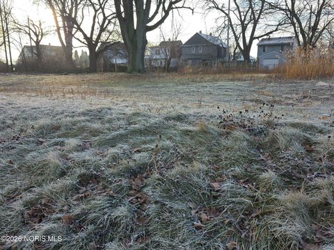 Tiny photo for 647 Woodland Avenue, Toledo, OH 43604 (MLS # 10002855)