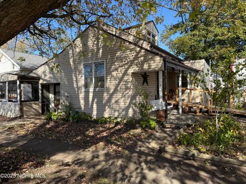 Photo of 524 Defiance Avenue, Findlay, OH 45840 (MLS # 10000841) Photo of 524 Defiance Avenue, Findlay, OH 45840 (MLS # 10000841)