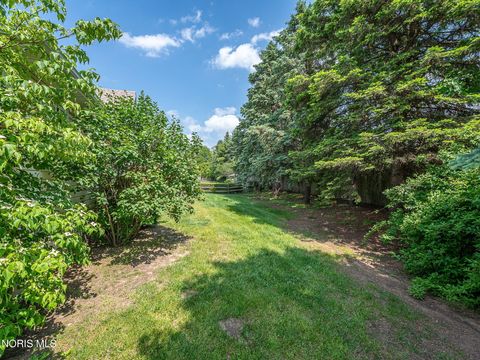 Tiny photo for 7427 Country Meadow Court, Sylvania, OH 43560 (MLS # 10008011)