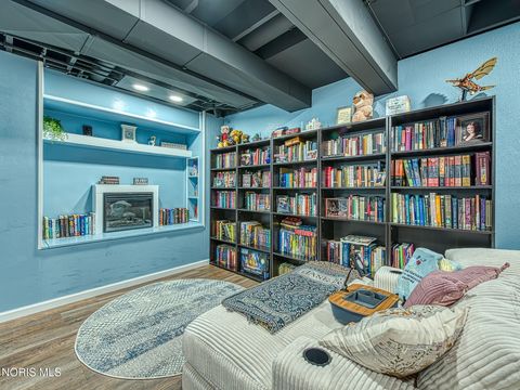 Tiny photo for 7427 Country Meadow Court, Sylvania, OH 43560 (MLS # 10008011)
