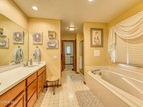 Tiny photo for 7427 Country Meadow Court, Sylvania, OH 43560 (MLS # 10008011)