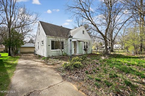 Photo of 5765 Acres Road, Sylvania, OH 43560 (MLS # 10005963)