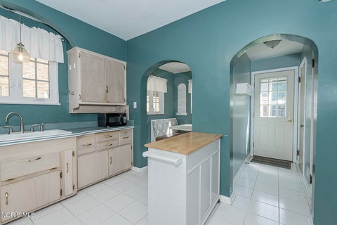 Tiny photo for 2232 Goddard Road, Toledo, OH 43606 (MLS # 10012588)