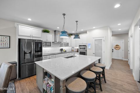 Tiny photo for 714 Delaware Drive, Perrysburg, OH 43551 (MLS # 10007924)