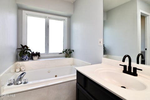 Tiny photo for 7155 E Lake Court, Perrysburg, OH 43551 (MLS # 10009650)