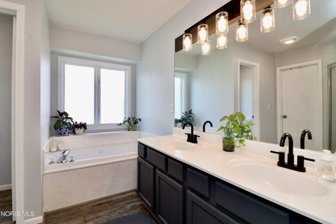 Tiny photo for 7155 E Lake Court, Perrysburg, OH 43551 (MLS # 10009650)