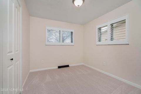 Tiny photo for 1073 Westbrook Drive, Perrysburg, OH 43551 (MLS # 10001771)