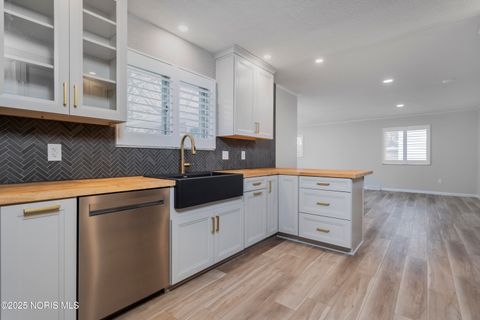 Tiny photo for 1073 Westbrook Drive, Perrysburg, OH 43551 (MLS # 10001771)