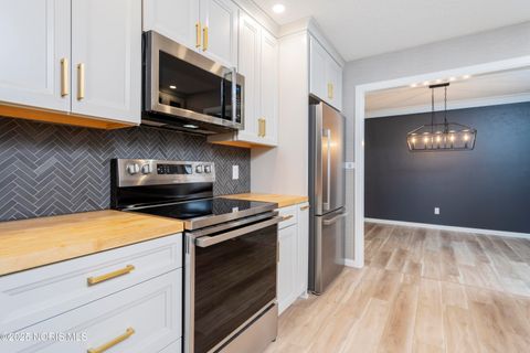 Tiny photo for 1073 Westbrook Drive, Perrysburg, OH 43551 (MLS # 10001771)