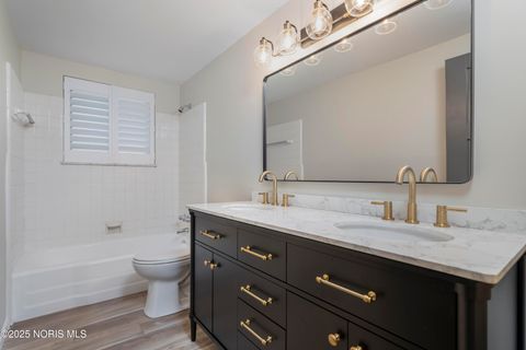 Tiny photo for 1073 Westbrook Drive, Perrysburg, OH 43551 (MLS # 10001771)