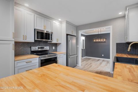 Tiny photo for 1073 Westbrook Drive, Perrysburg, OH 43551 (MLS # 10001771)