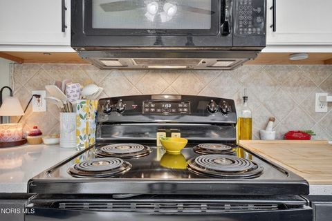 Tiny photo for 7187 E Lake Court, Perrysburg, OH 43551 (MLS # 10010161)