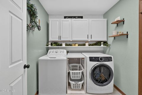 Tiny photo for 7187 E Lake Court, Perrysburg, OH 43551 (MLS # 10010161)