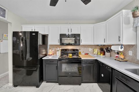 Tiny photo for 7187 E Lake Court, Perrysburg, OH 43551 (MLS # 10010161)