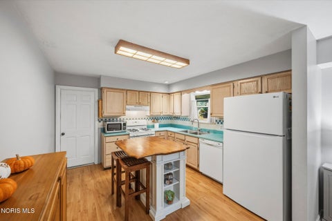 Tiny photo for 3619 Greenlawn Drive, Toledo, OH 43614 (MLS # 10013834)