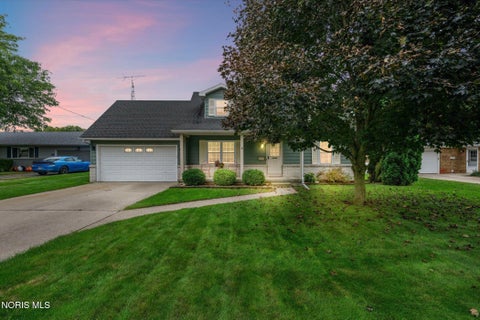 Photo of 3619 Greenlawn Drive, Toledo, OH 43614 (MLS # 10013834)