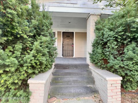 Tiny photo for 834 N Detroit Avenue, Toledo, OH 43607 (MLS # 10000307)