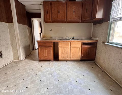 Tiny photo for 834 N Detroit Avenue, Toledo, OH 43607 (MLS # 10000307)