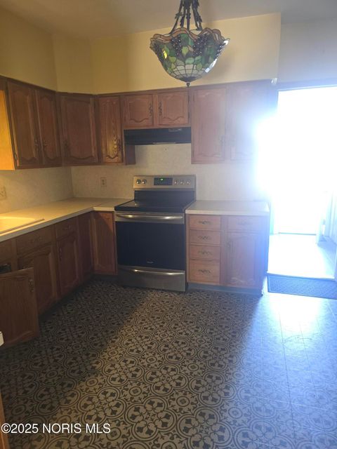 Tiny photo for 920 Garrison Street, Fremont, OH 43420 (MLS # 10000453)