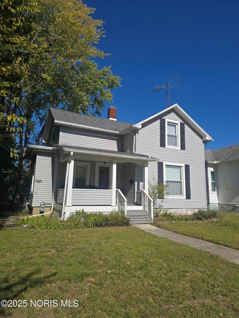 Photo of 920 Garrison Street, Fremont, OH 43420 (MLS # 10000453)