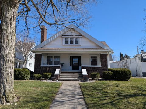 Photo of 207 Jefferson Avenue, Defiance, OH 43512 (MLS # 10004931)