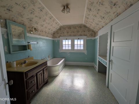 Tiny photo for 207 Jefferson Avenue, Defiance, OH 43512 (MLS # 10004931)