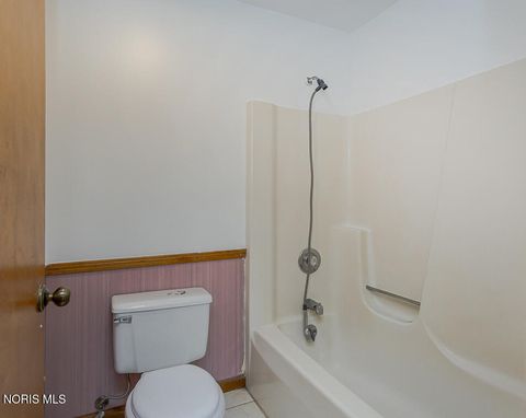 Tiny photo for 1237 Sutton Place, Perrysburg, OH 43551 (MLS # 10004186)