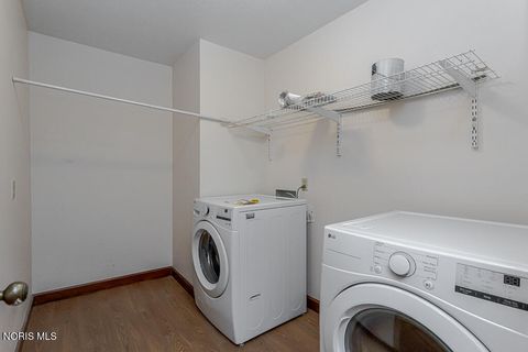 Tiny photo for 1237 Sutton Place, Perrysburg, OH 43551 (MLS # 10004186)